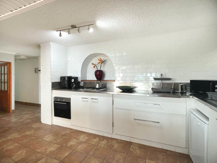 8 Bedroom Property for Sale in Herolds Bay Western Cape